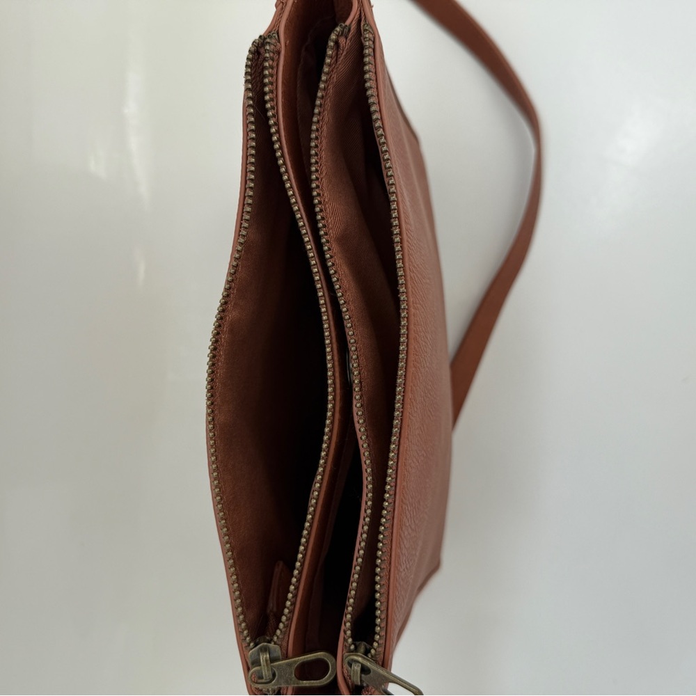 Universal Thread Purse - Picture 3 of 5